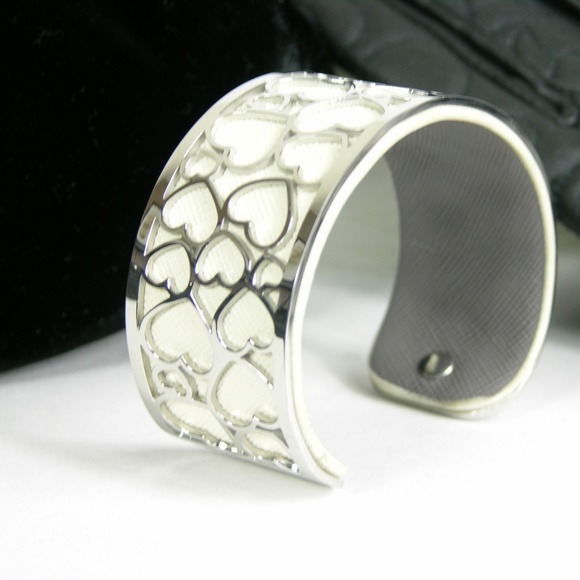 Resizeable Leather & Silver Heart Cuff - Picture 2 of 6